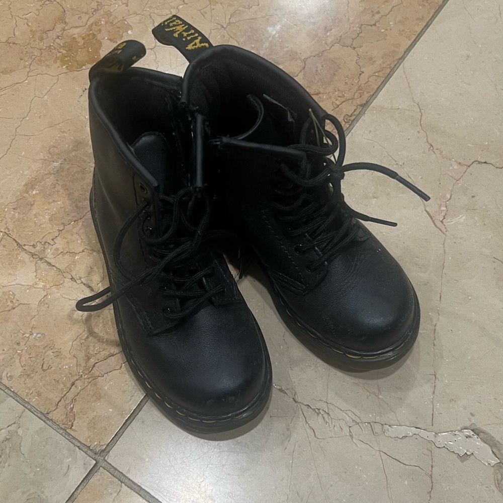 Doc Martens kids core leather boots (size 10 toddler) zip up side